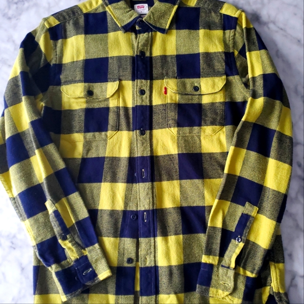 Levi's Black and Yellow Plaid Lumberjack Button Down. Men's M.